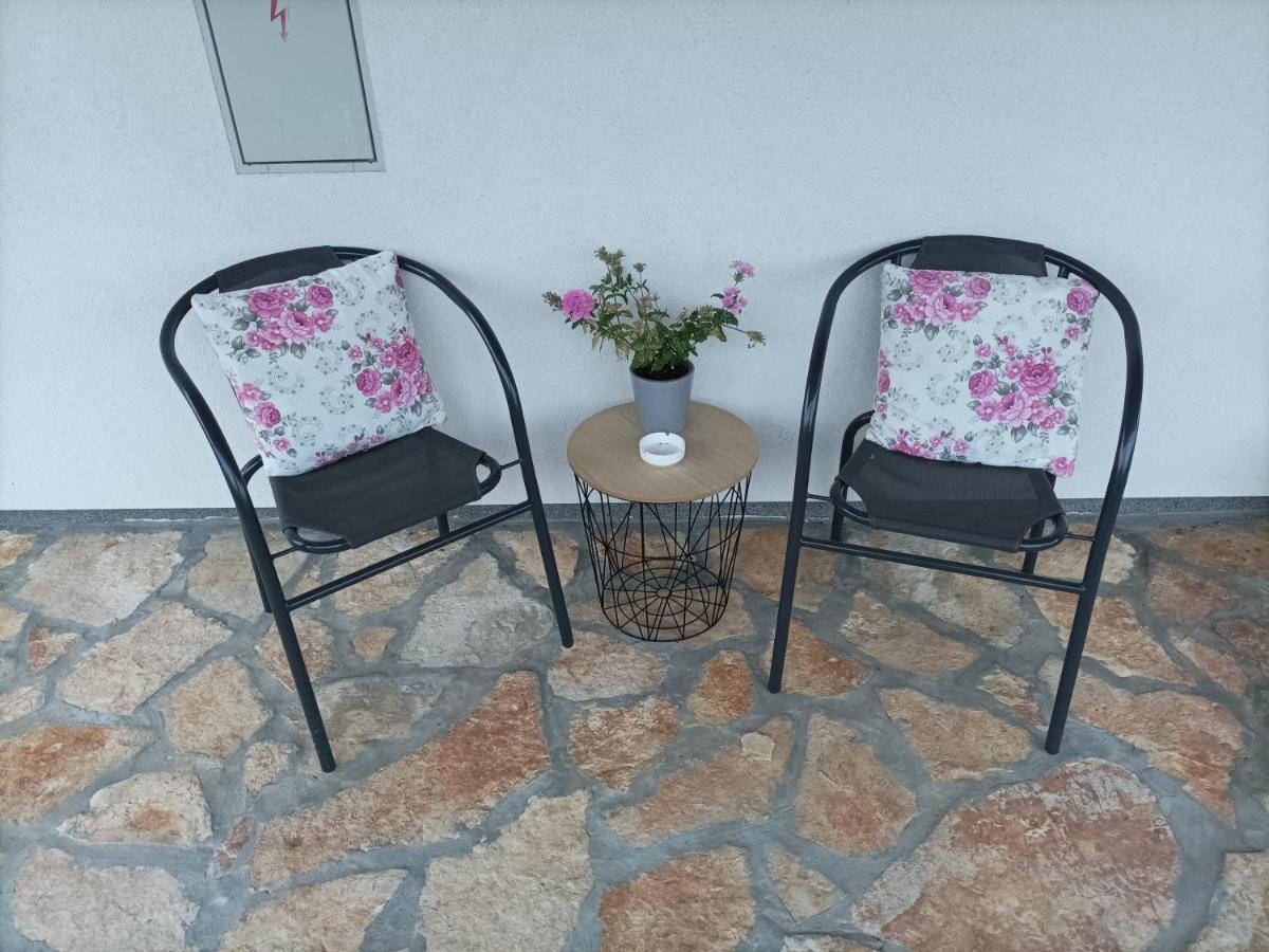 M&S&N Appartement Grabovac  Buitenkant foto